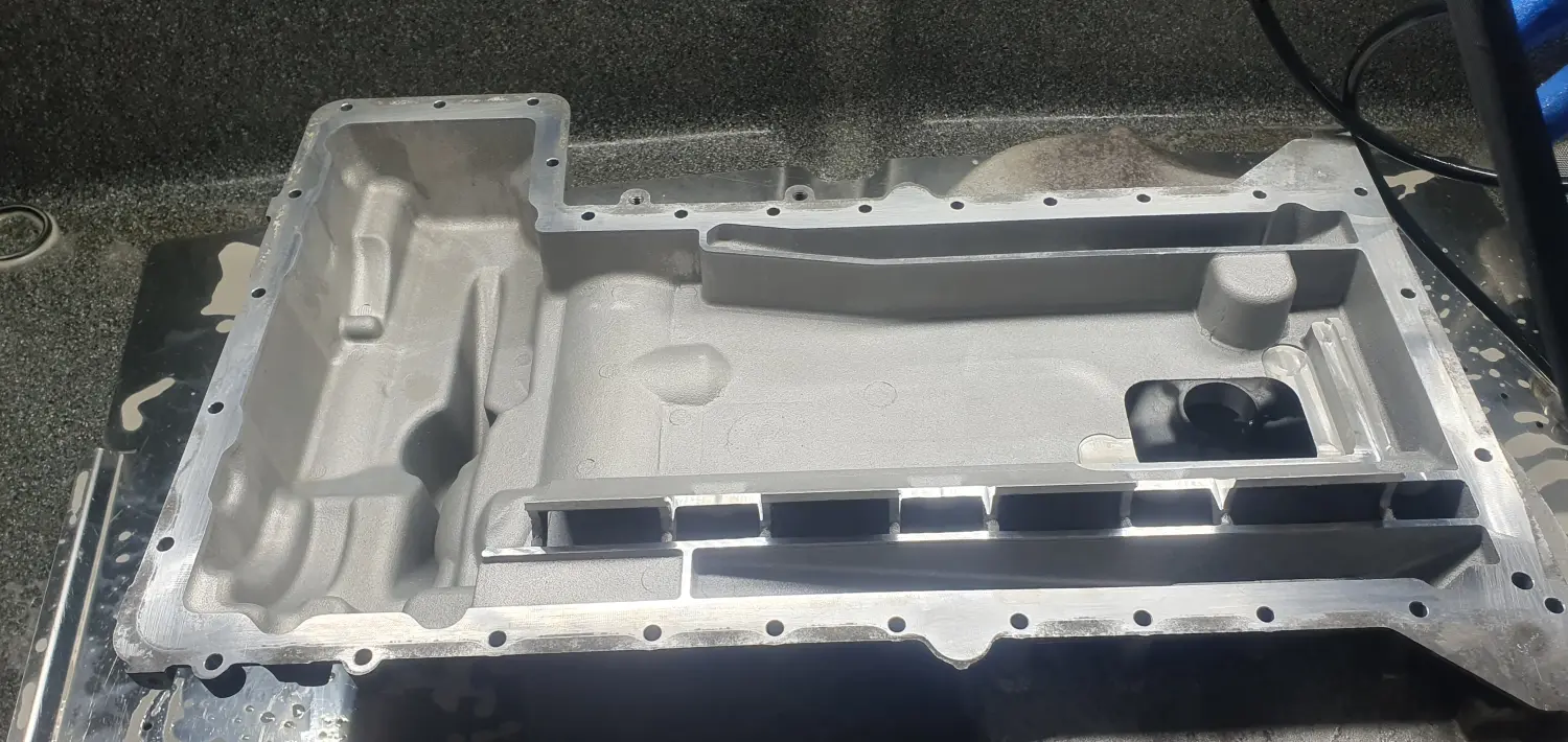 Teilereinigung durch Fahrzeug- und Motorentechnik Vaas GmbH