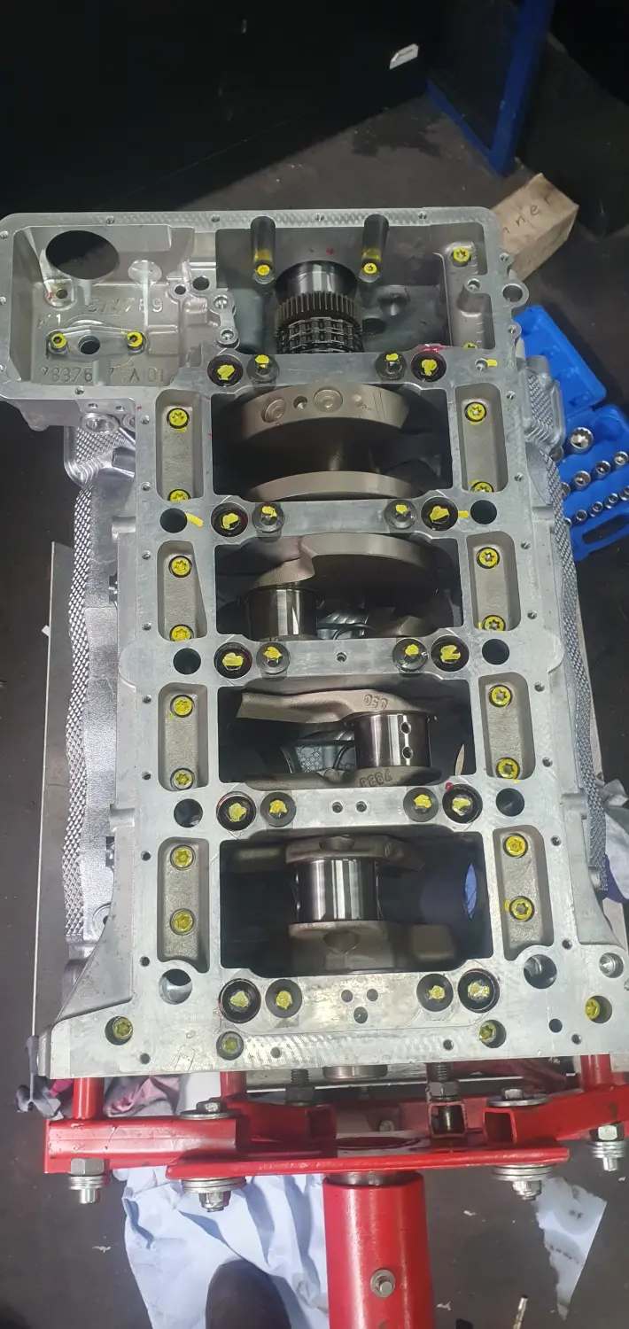 Revision eines Motors durch Fahrzeug- und Motorentechnik Vaas GmbH