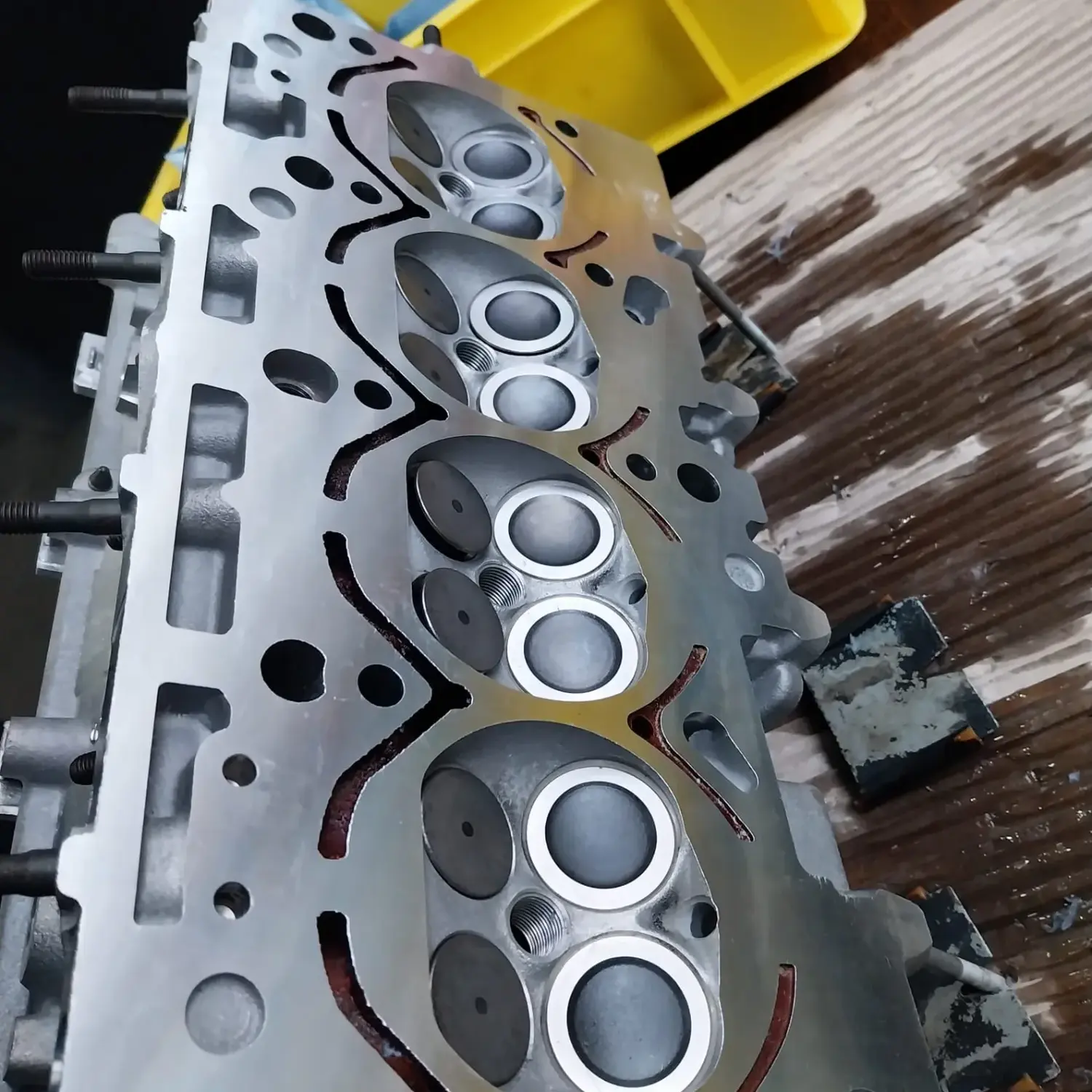 Zylinderkopfbearbeitung durch Fahrzeug- und Motorentechnik Vaas GmbH