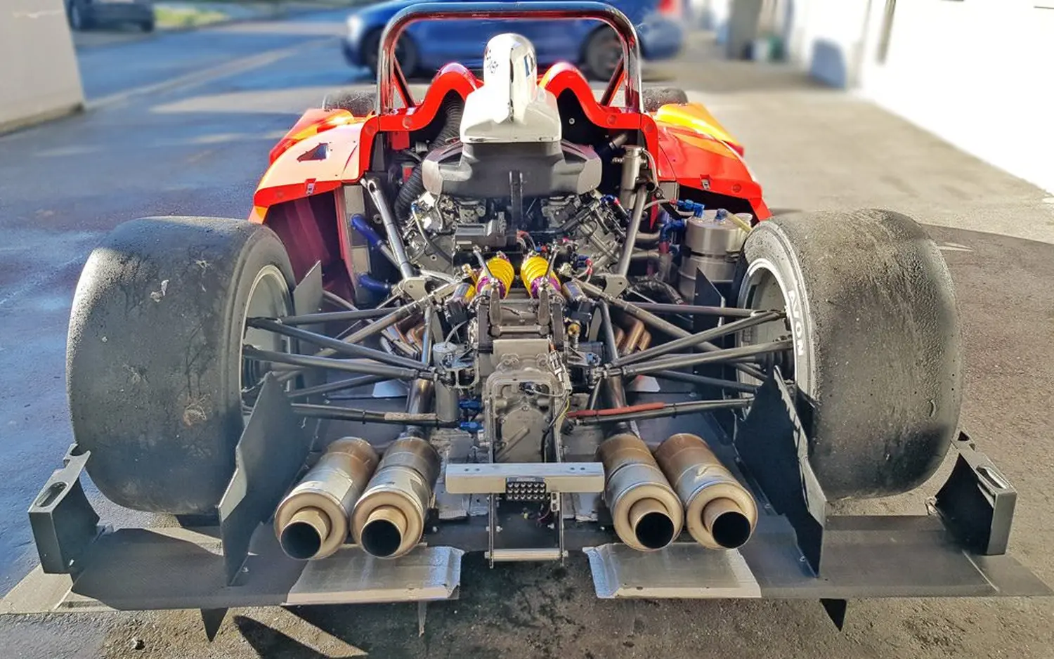 Sportwagen auf der Rennstrecke von Fahrzeug- und Motorentechnik Vaas GmbH